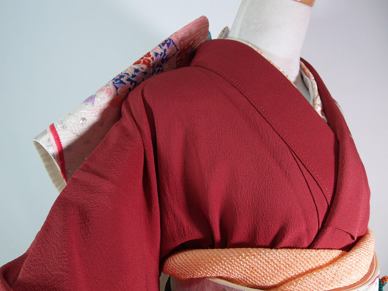 逸品 振袖 松に宝尽くし文様 金彩 縮緬 深紅系 正絹 長襦袢付き 2点