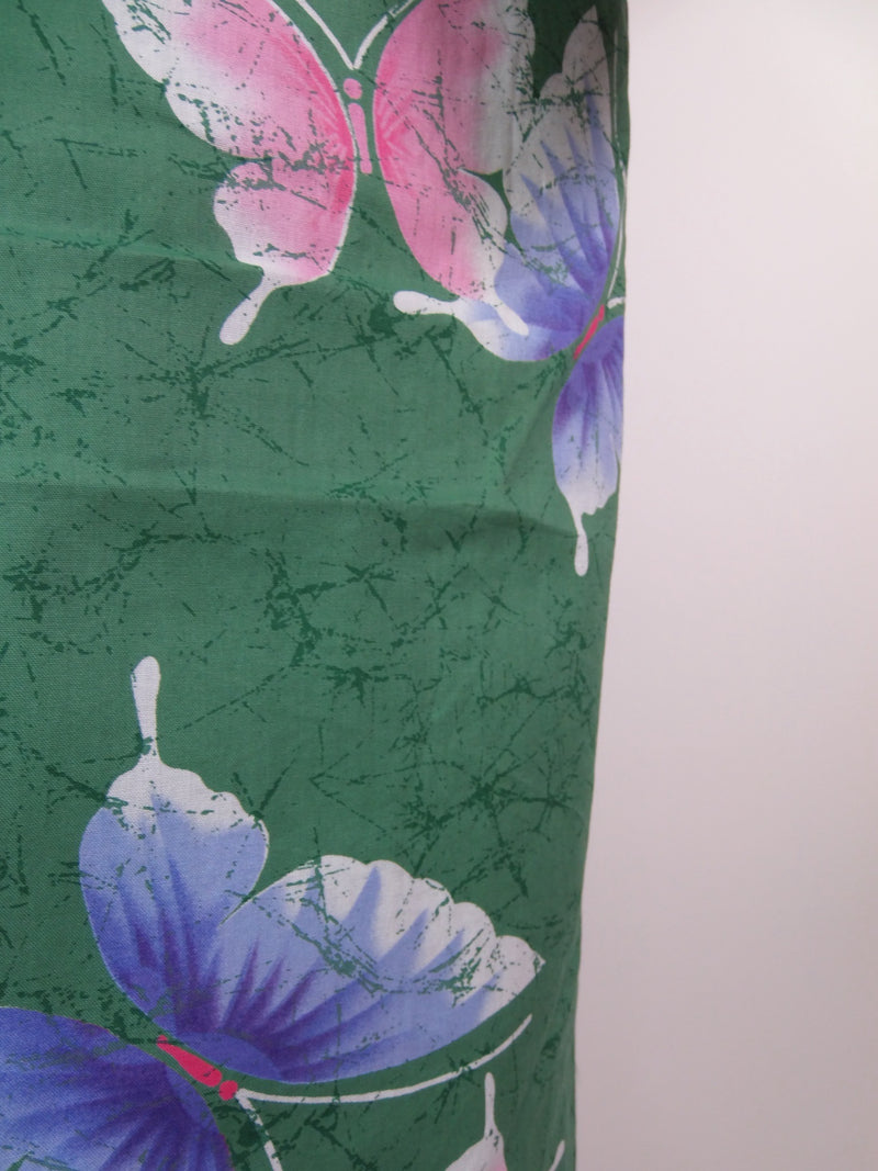ほぼ美品　レディース浴衣　蝶々文様　