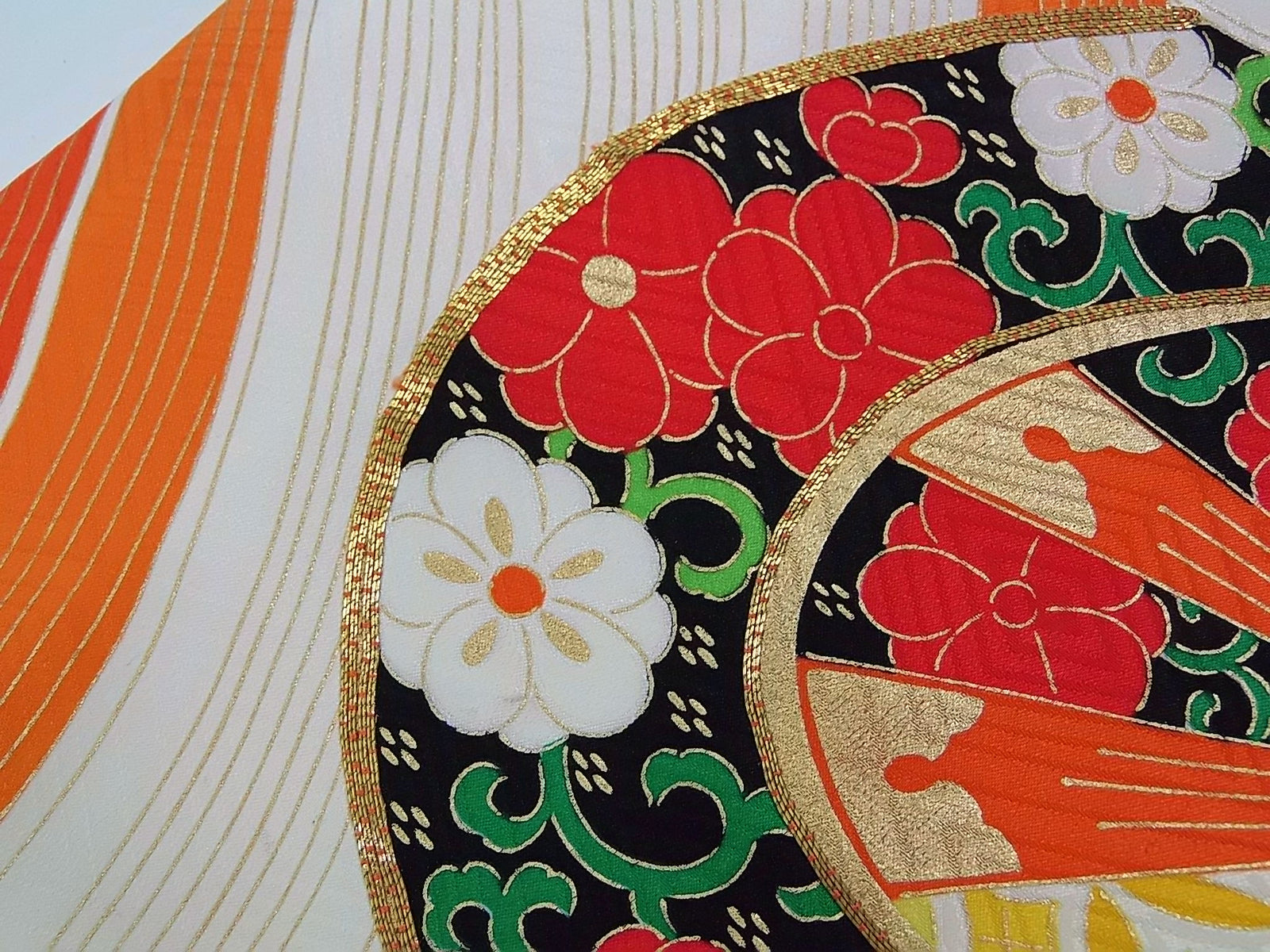 Vintage Furisode Kimono Silk｜荒波に源氏車・御所車文様 金駒刺繍