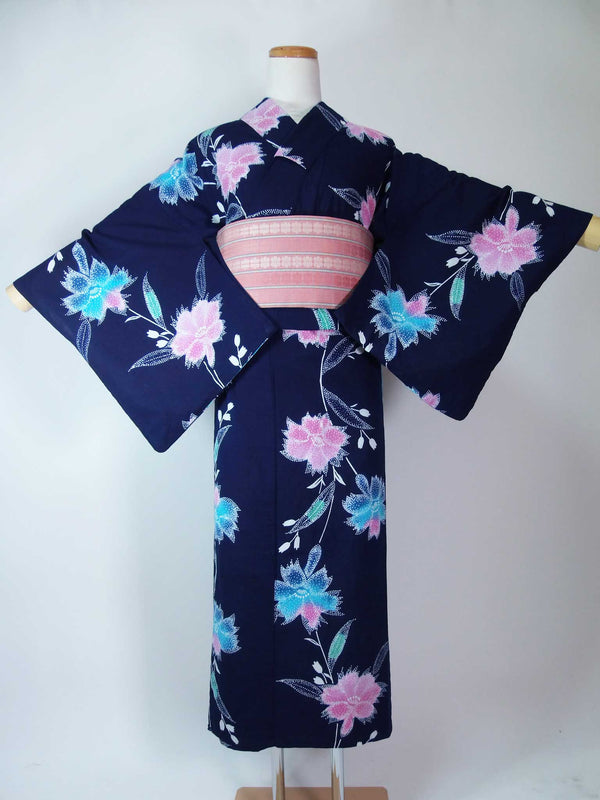 注染 yukata, design floral, mignon pour adulte, teint à l'indigo, cousu à la main.