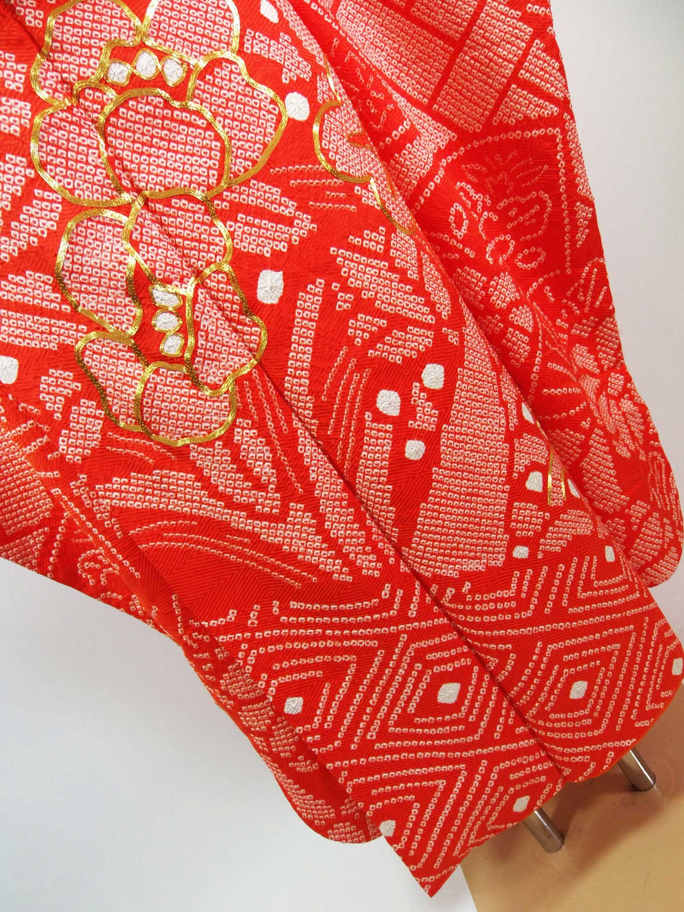 美品 振袖 総絞り 絹のダイヤモンド 花扇面 有職文様 金駒刺繍 正絹