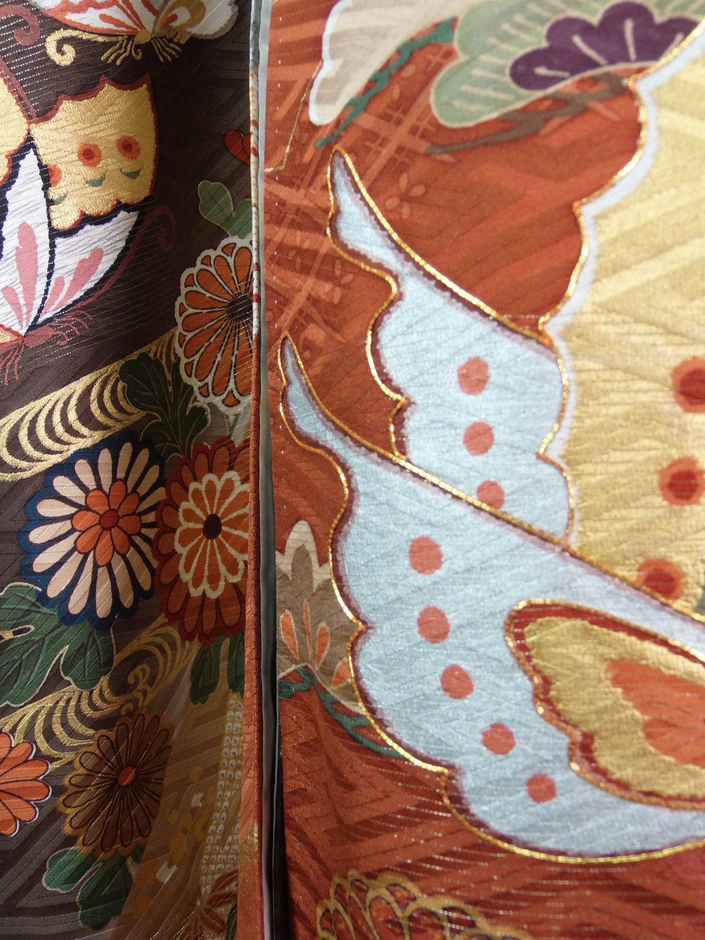 美品 豪華 振袖 蝶々に吉祥花文様 正絹 金彩 金駒刺繍 煉瓦色 – MIYABI - REUSE KIMONO MARKET