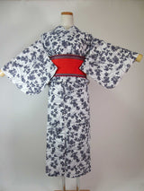 Presque magnifique yukata injecté, motif floral, cousu à la main, tissu peigné, également pour les juniors, taille SS, blanc.