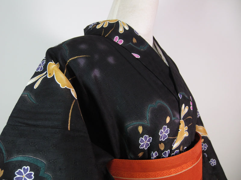 美品　レディース浴衣　可愛いうさぎ文様　花文様　変わり織　金彩入り　やや透け感有り　黒色