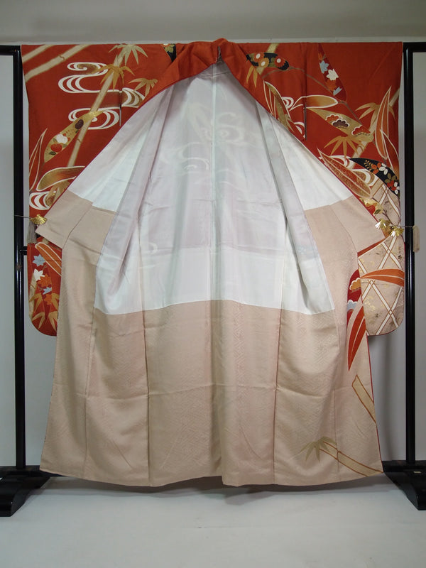 Gorgeous Furisode (long-sleeved kimono), kichijo floral design, embroidered with gold pieces, gold and Saya type, pure silk