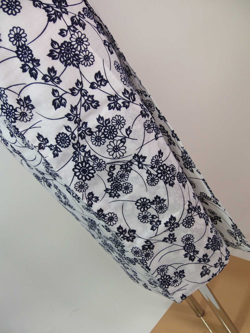 Presque magnifique yukata injecté, motif floral, cousu à la main, tissu peigné, également pour les juniors, taille SS, blanc.