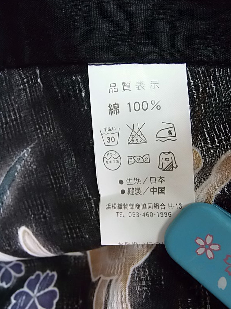美品　レディース浴衣　可愛いうさぎ文様　花文様　変わり織　金彩入り　やや透け感有り　黒色