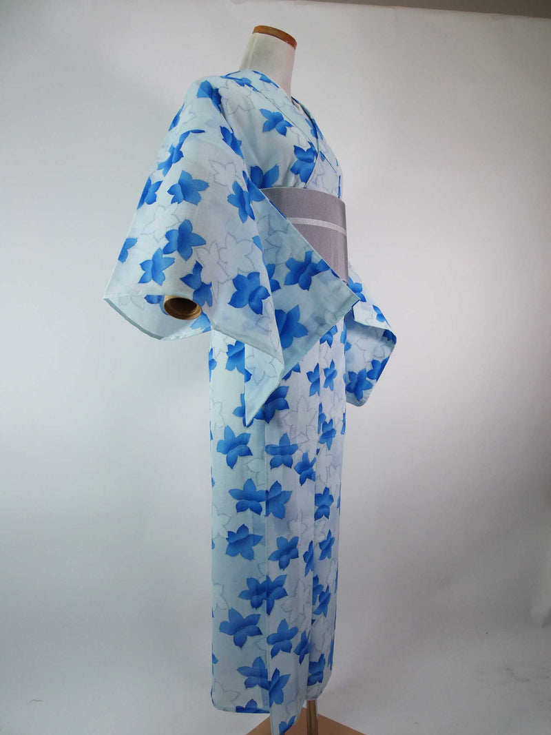 Presque magnifique kimono d'été lavable, kimono en coton, gaze, motifs floraux, bleu clair frais, cousu à la main, également pour un seul vêtement.