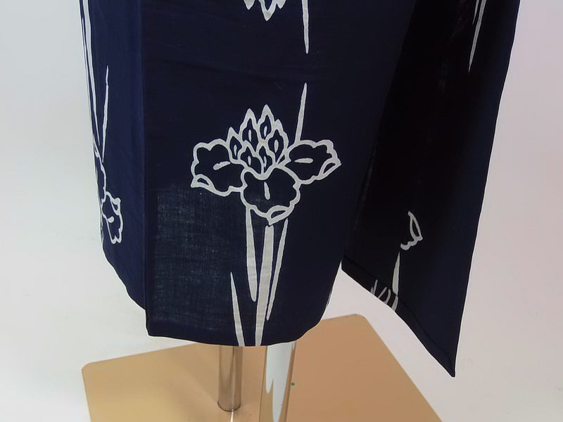ほぼ美品　注染　浴衣　菖蒲文様　手縫い　藍染　大人可愛い　濃紺色