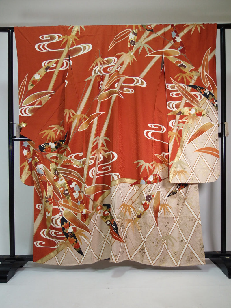 Gorgeous Furisode (long-sleeved kimono), kichijo floral design, embroidered with gold pieces, gold and Saya type, pure silk