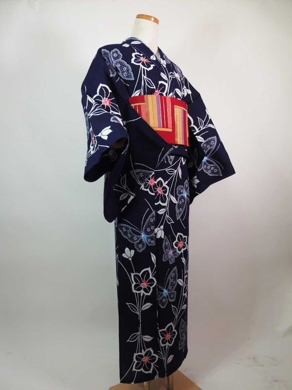 ほぼ美品　注染　浴衣　蝶々に花文様　手縫い　藍染　手縫い　大人可愛い　濃紺色