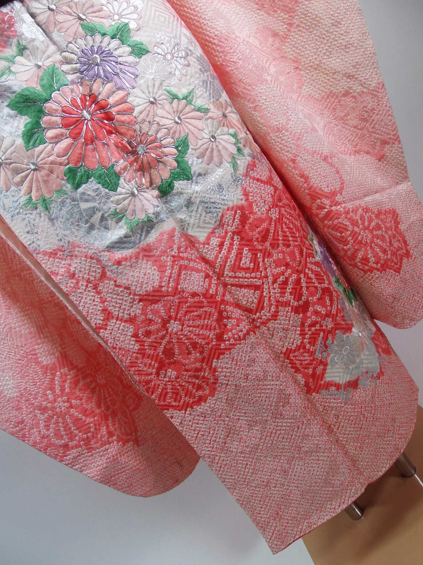 豪華 振袖 総絞り やまと誂え 絹のダイヤモンド 日本刺繍 花文様