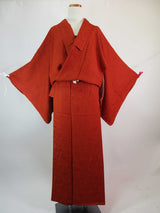 Kimono coloré inutilisé, avec des armoiries de bambou et de libellule à l'intérieur d'un cercle, en soie, produit japonais, avec des armoiries de familles japonaises, rouge.