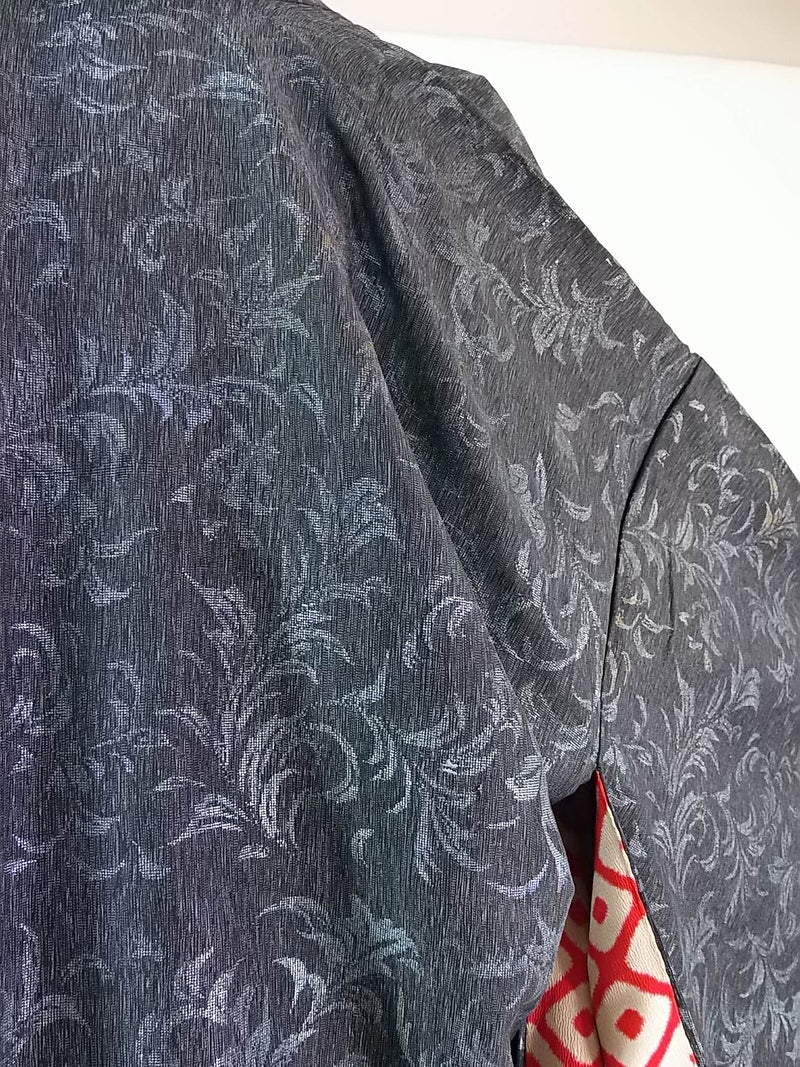 Magnifique haori noir, tissage laqué, motifs d'herbes et de fleurs, produit en soie, produit japonais, veste de kimono grise.