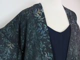 Magnifique haori noir, tissage laqué, motifs d'herbes et de fleurs, produit en soie, produit japonais, veste de kimono grise.