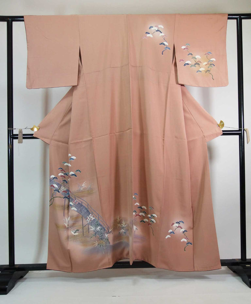 ほぼ美品　女性　着物　訪問着　風景模様　金彩　手描き　正絹　手縫い　ピンク色　Japanese kimono