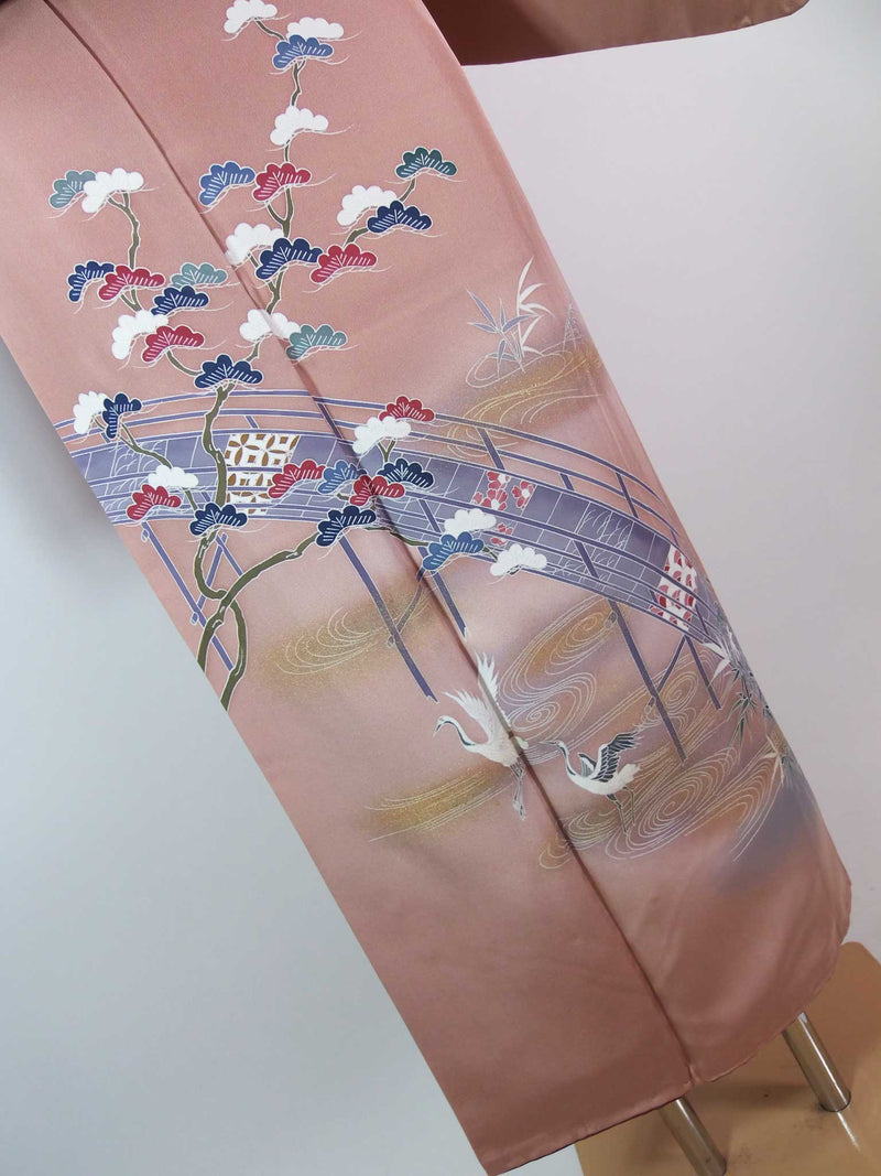 ほぼ美品　女性　着物　訪問着　風景模様　金彩　手描き　正絹　手縫い　ピンク色　Japanese kimono