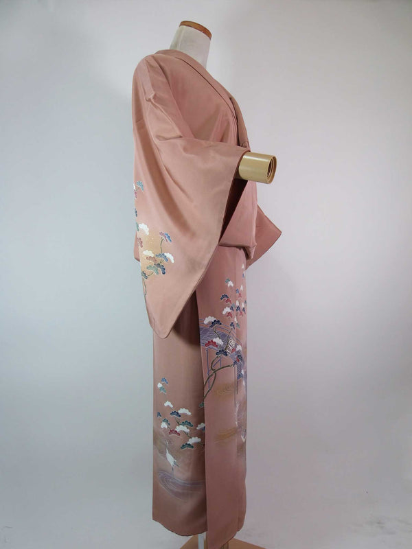 Presque beau, kimono de femme, kimono de visite, motif de paysage, or, peint à la main, pure soie, cousu à la main, rose, kimono japonais.