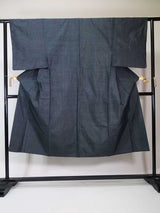 Beautiful, two-piece set of men's kimono, haori jacket and kimono, Oshima Tsumugi brand, pure silk, light black color.