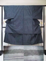 Beautiful, two-piece set of men's kimono, haori jacket and kimono, Oshima Tsumugi brand, pure silk, light black color.