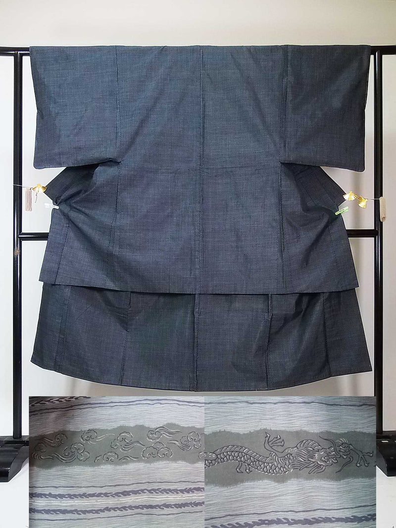 Beautiful, two-piece set of men's kimono, haori jacket and kimono, Oshima Tsumugi brand, pure silk, light black color.