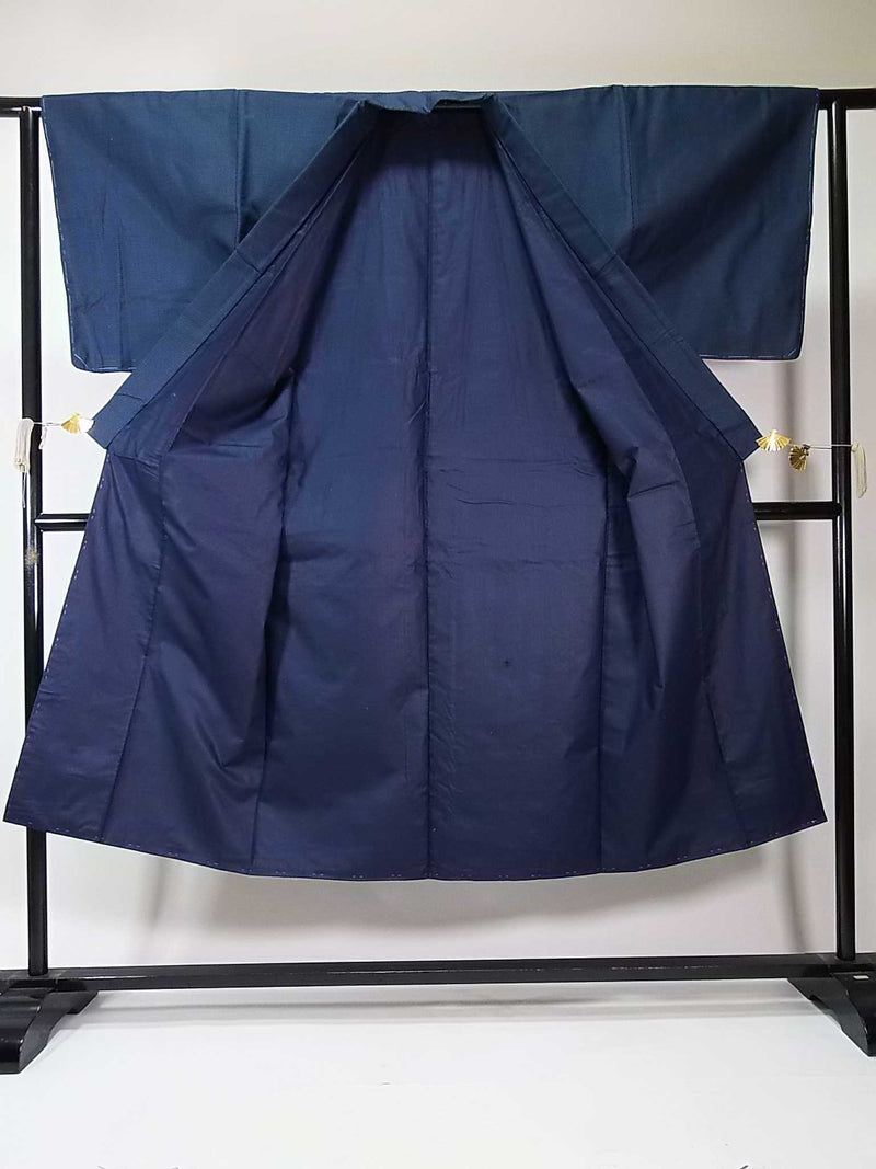 Kimono pour homme non utilisé, ensemble deux pièces composé d'une veste haori et d'un kimono, pure soie, motifs d'écailles, bleu marine.