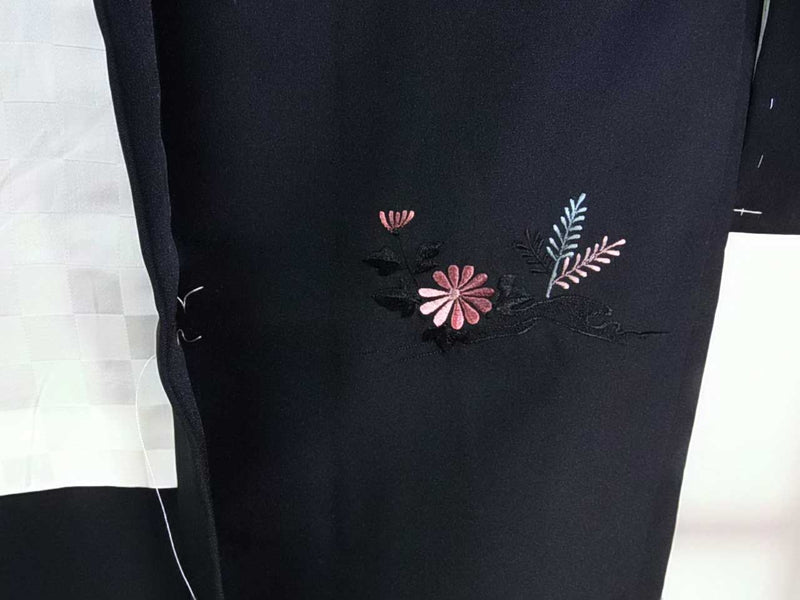 未使用　黒羽織　刺繍　花文様　正絹　Kimono jacket