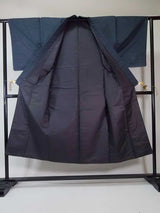 Kimono pour homme non utilisé, ensemble de deux pièces composé d'une veste haori et d'un kimono, en soie, de couleur bleu-gris, magnifique.