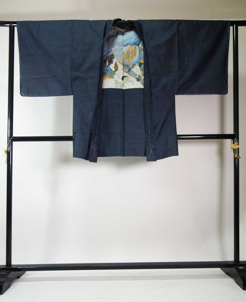 Kimono pour homme non utilisé, ensemble deux pièces composé d'une veste haori et d'un kimono, motifs en écailles de tortue, marque Oshima pongee, pure soie, couleur bleu marine.