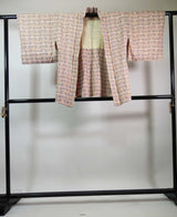 美品　羽織　モダン草花文様　絹製品　日本製品　Kimono jacket　ピンクベージュ