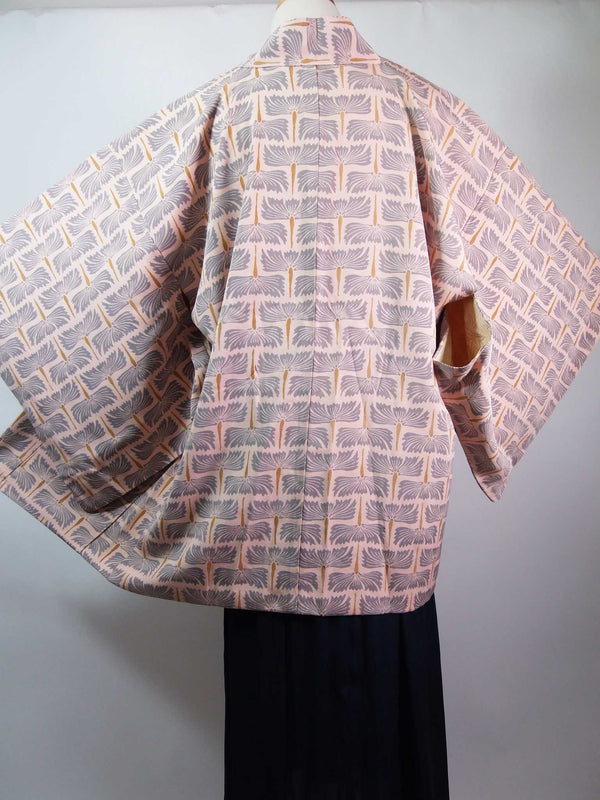 美品　羽織　モダン草花文様　絹製品　日本製品　Kimono jacket　ピンクベージュ