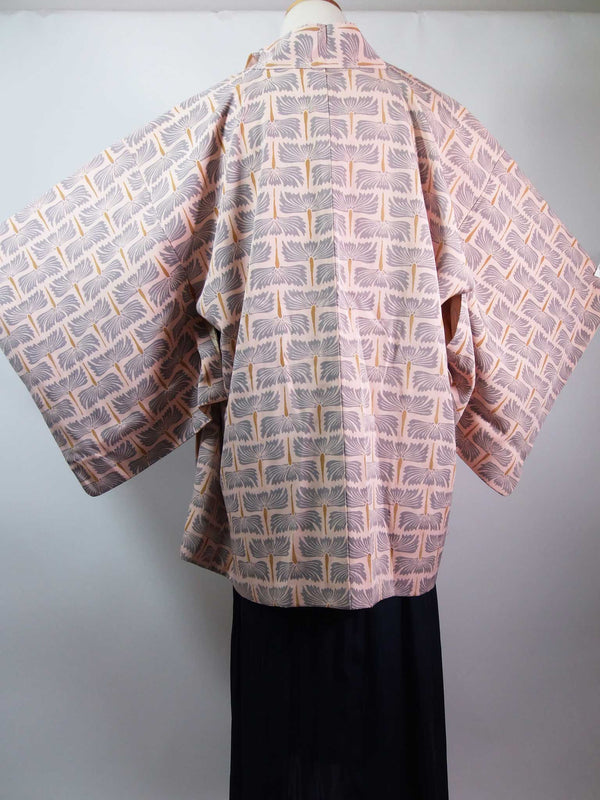 美品　羽織　モダン草花文様　絹製品　日本製品　Kimono jacket　ピンクベージュ