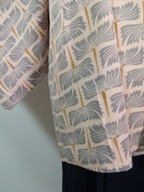 美品　羽織　モダン草花文様　絹製品　日本製品　Kimono jacket　ピンクベージュ