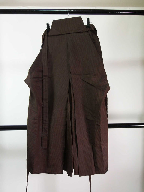 Hakama pants for men's kimono, made in Japan, striped pattern, pure silk, brownish color, S size, horse-riding hakama (trouser type)