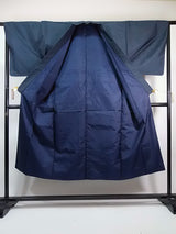 Kimono pour homme non utilisé, ensemble de deux kimonos avec veste haori, kimono de marque Oshima en soie, pure soie écaille, bleu marine 2-4