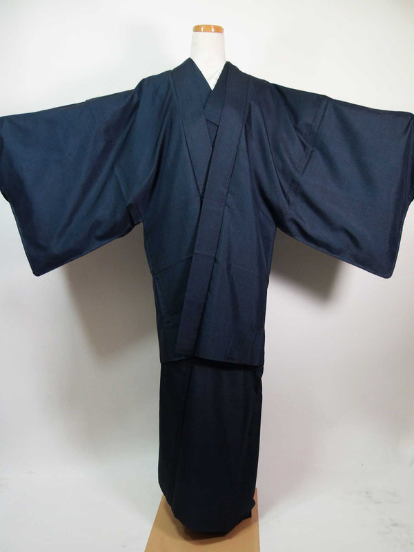 Kimono pour homme non utilisé, ensemble de deux kimonos avec veste haori, kimono de marque Oshima en soie, pure soie écaille, bleu marine 2-4