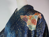 女性　着物　花模様　金彩　手描き　正絹　手縫い　紺色系　Japanese kimono