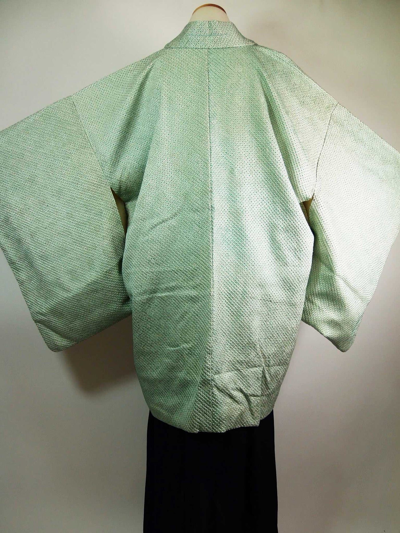 総絞り 羽織 鹿子絞り 薄い緑色 日本製 絹製 Kimono jacket – MIYABI