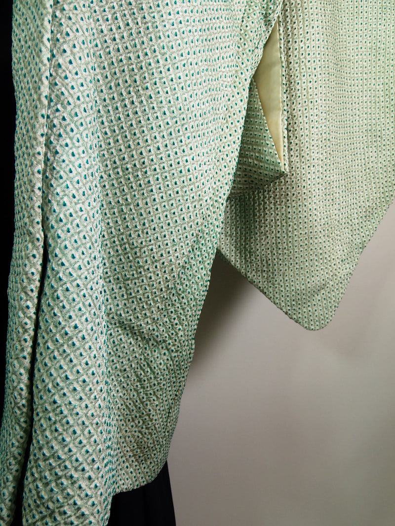 総絞り　羽織　鹿子絞り　薄い緑色　　日本製　絹製　Kimono jacket