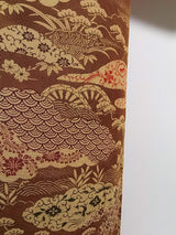 Magnifique kimono de femme, komon, en crêpe avec motif de paysage, cousu à la main, marron, kimono japonais.