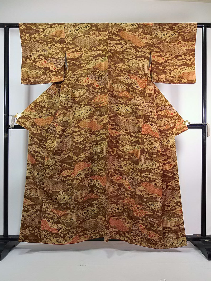 美品　女性　着物　小紋　風景模様　縮緬　正絹　手縫い　茶色　Japanese kimono