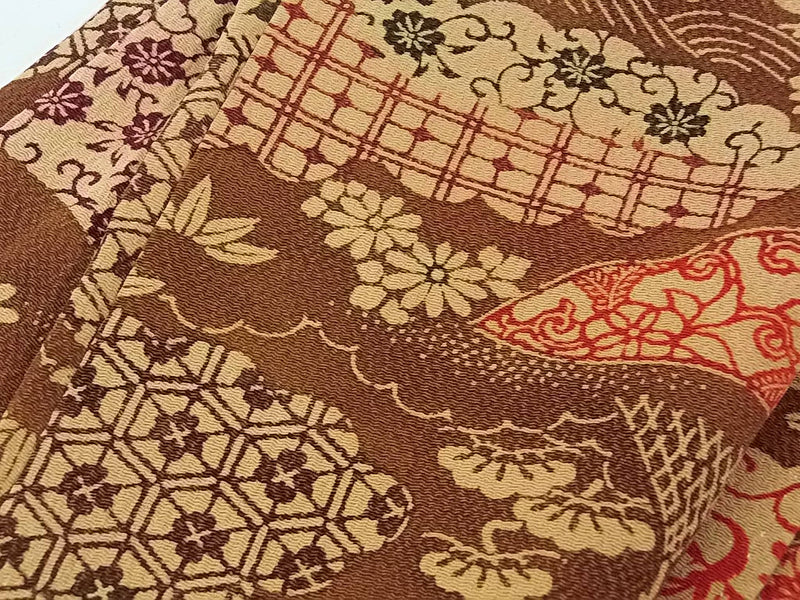 美品　女性　着物　小紋　風景模様　縮緬　正絹　手縫い　茶色　Japanese kimono