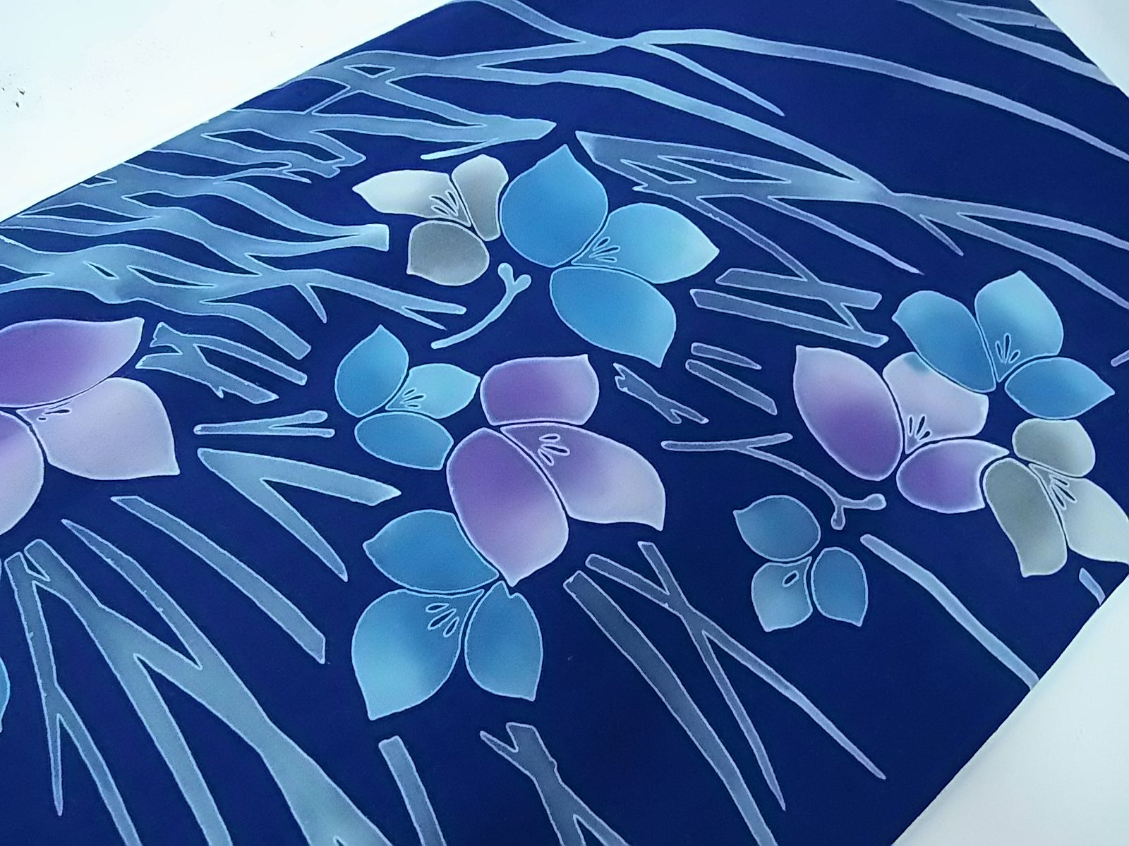 美品 レディース 浴衣 注染 本染め 花模様 日本製品 紺色 – MIYABI