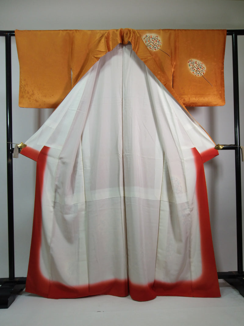 女性　着物　訪問着　草花模様　正絹　手縫い　オレンジ色系  Japanese kimono