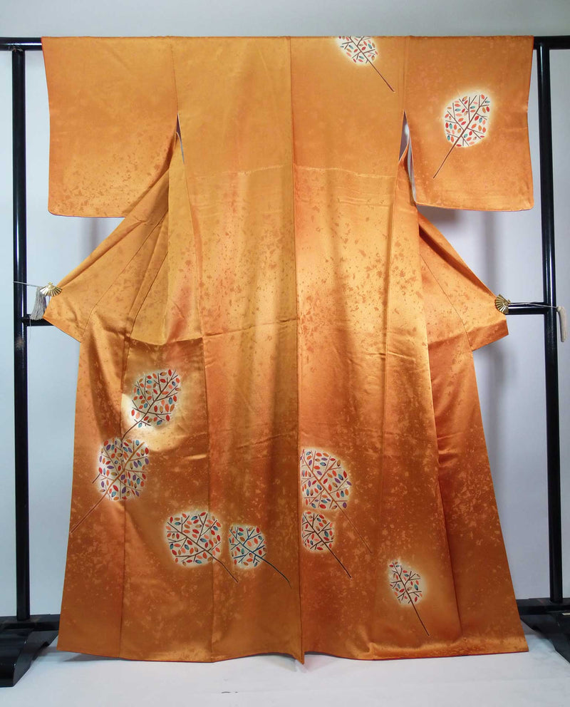 女性　着物　訪問着　草花模様　正絹　手縫い　オレンジ色系  Japanese kimono