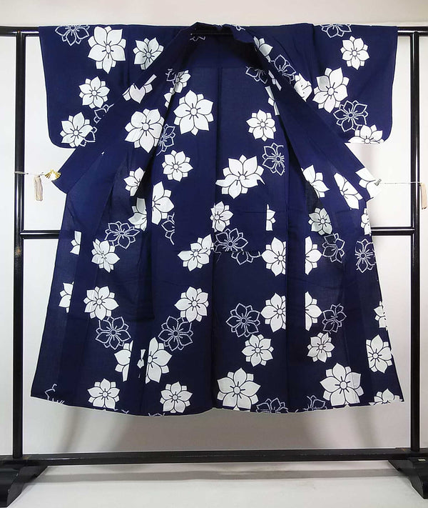 ほぼ美品　レディース　浴衣　注染　本染め　花模様　藍染　手縫い　濃紺色　反物からお仕立て　SS寸　ジュニアにも