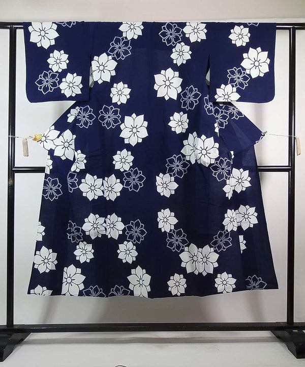 ほぼ美品　レディース　浴衣　注染　本染め　花模様　藍染　手縫い　濃紺色　反物からお仕立て　SS寸　ジュニアにも