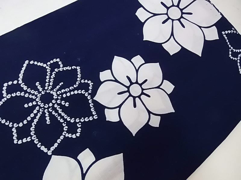 ほぼ美品　レディース　浴衣　注染　本染め　花模様　藍染　手縫い　濃紺色　反物からお仕立て　SS寸　ジュニアにも