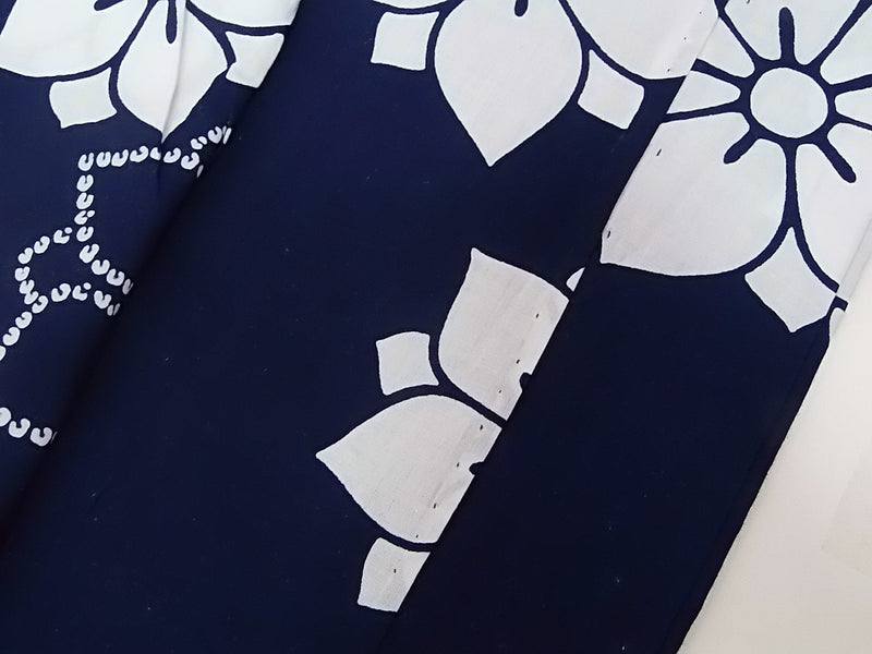 ほぼ美品　レディース　浴衣　注染　本染め　花模様　藍染　手縫い　濃紺色　反物からお仕立て　SS寸　ジュニアにも
