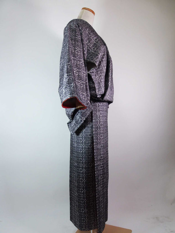 Women Kimono, Tsumugi Kimono, Geometric pattern, Pure silk, hand-stitched, gray Japanese kimono